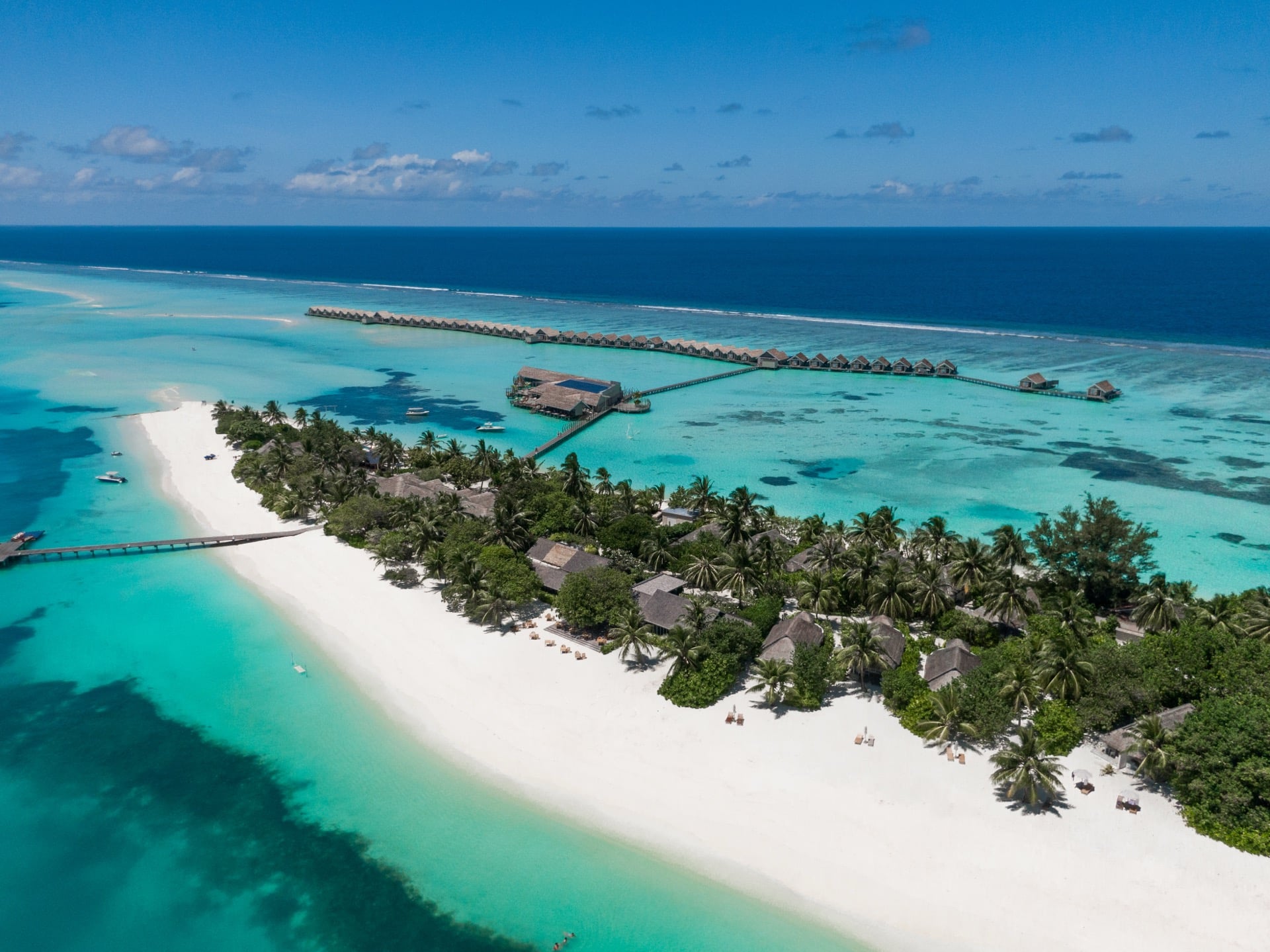 4298_20190708_MAVIC_CAMILLA_DELLION_MALDIVES_LUX_2DJI_0341_EDIT_3944x2956